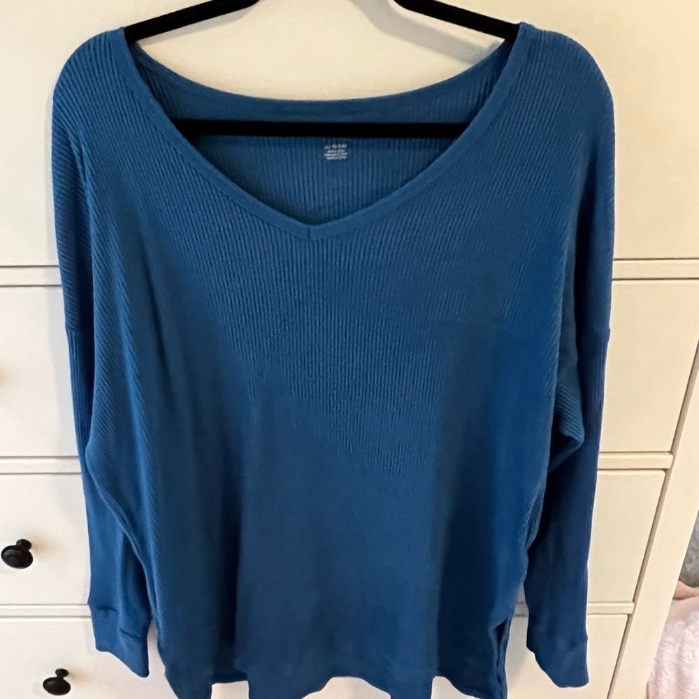 American Eagle V-Neck